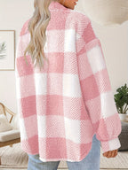 Justina | Geruite Damesjas met Pluche, Knoopsluiting en Lange Mouwen – Warme Herfst- en Winterjas