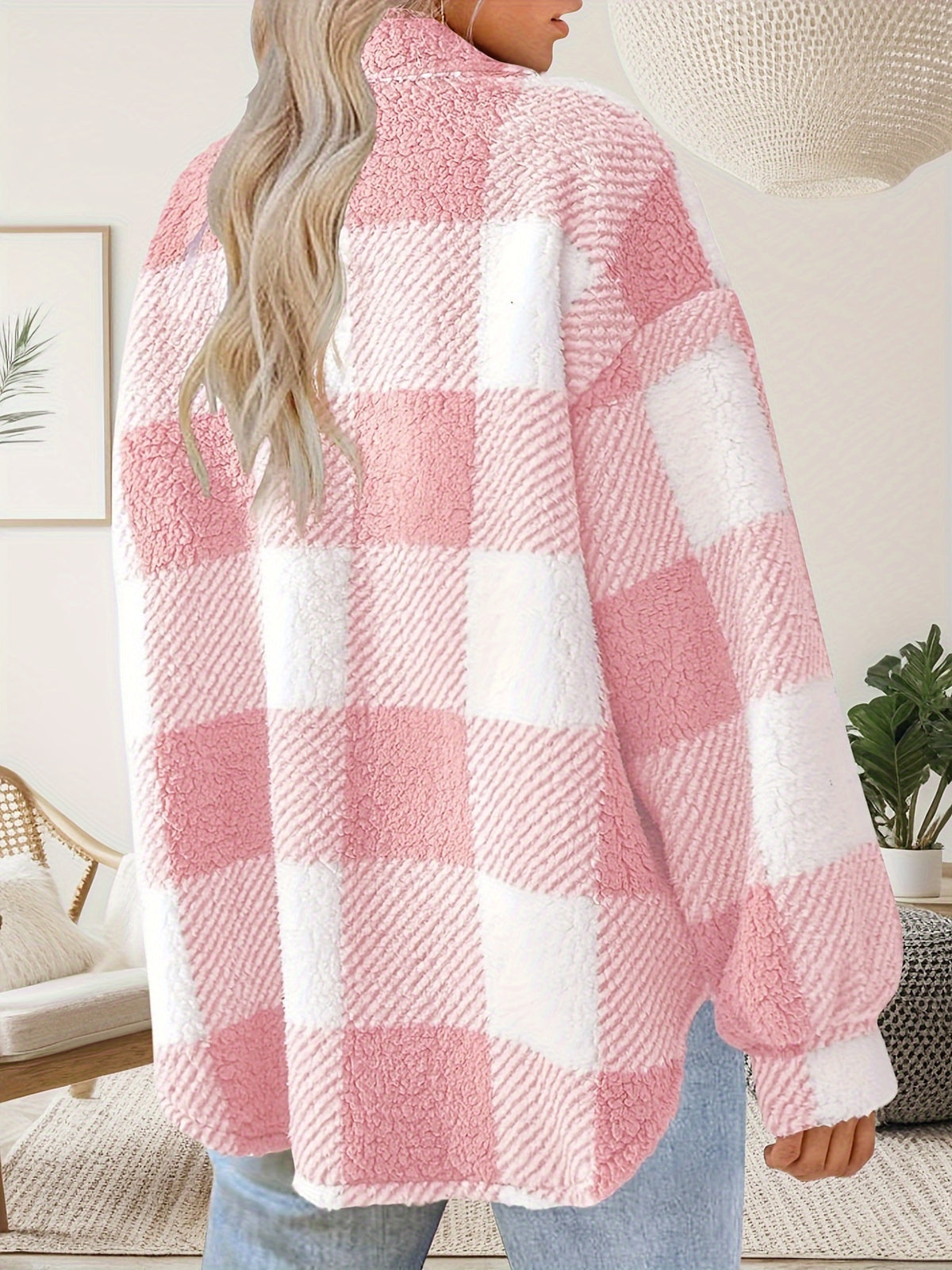 Justina | Geruite Damesjas met Pluche, Knoopsluiting en Lange Mouwen – Warme Herfst- en Winterjas
