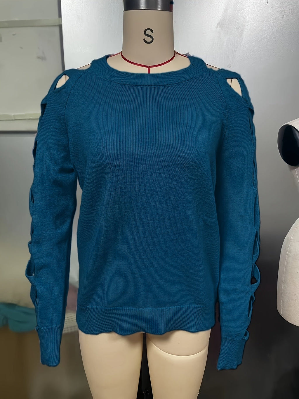 Zevessa | Lichte effen damestrui – gebreide pullover met opengewerkte mouwen