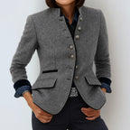 Maelle | Elegante damesvest – Hoge opstaande kraag, knoopsluiting aan de voorkant & gestructureerde comfortabele pasvorm