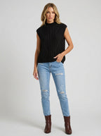 Fenella | Damesvest met kabelpatroon – hoge hals, mouwloos en losse pasvorm