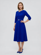 Evellara | Elegante midi-jurk voor dames – Asymmetrische halslijn met tailleband