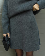 Cielora | Tweedelige set voor dames van geribbeld breiwerk: oversized trui en midirok met ronde hals