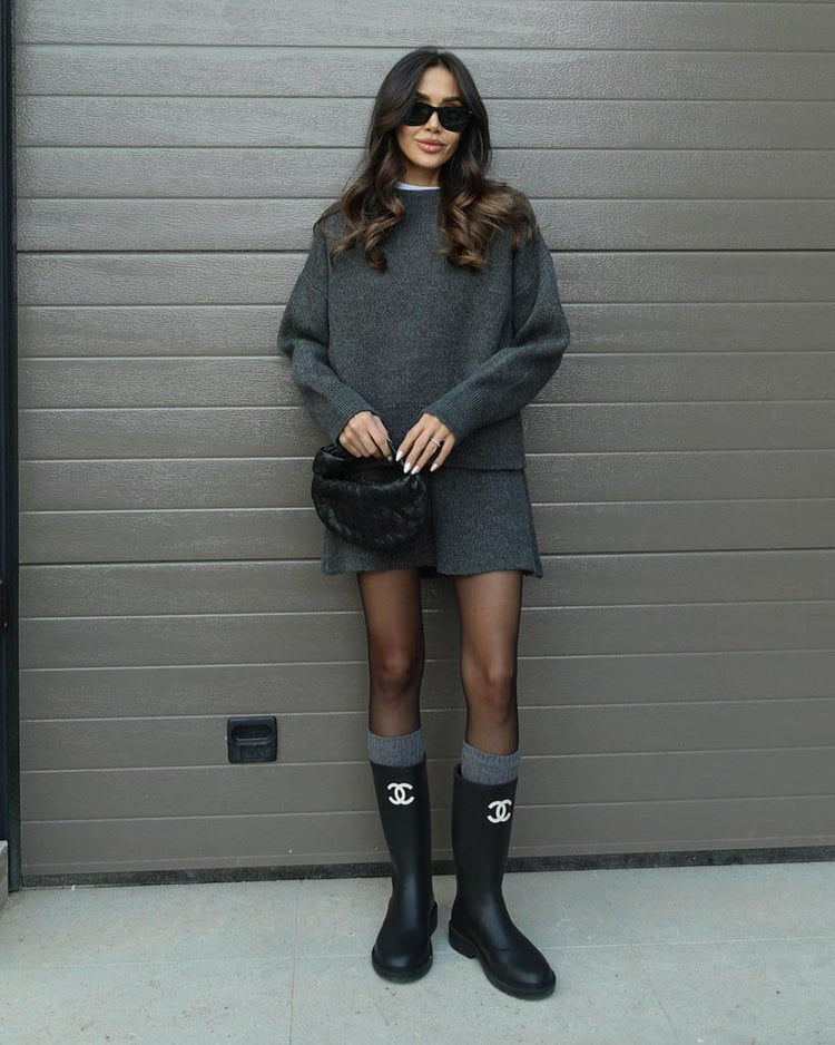 Cielora | Tweedelige set voor dames van geribbeld breiwerk: oversized trui en midirok met ronde hals