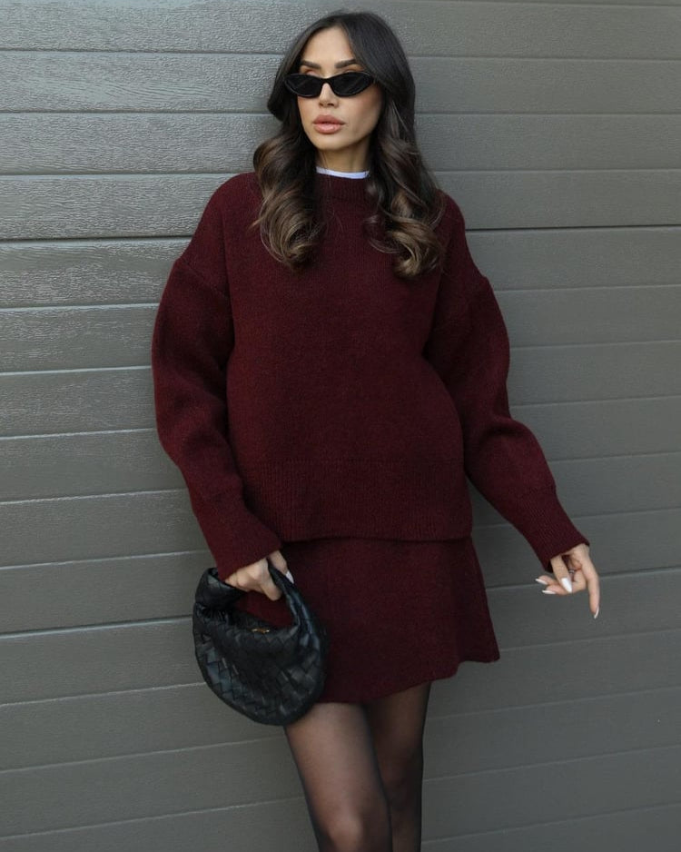 Cielora | Tweedelige set voor dames van geribbeld breiwerk: oversized trui en midirok met ronde hals