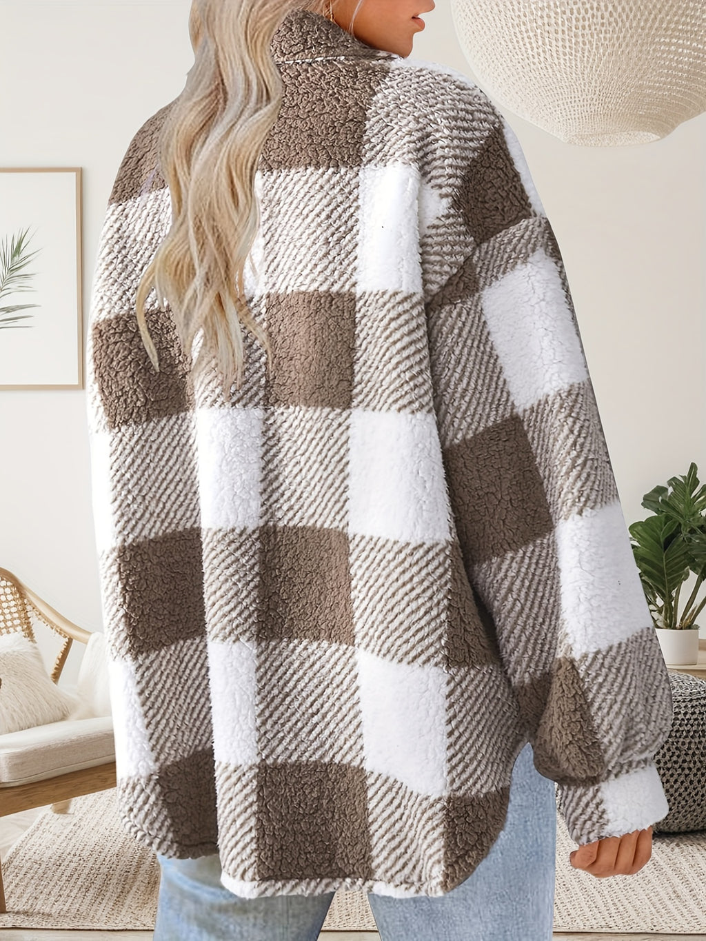 Justina | Geruite Damesjas met Pluche, Knoopsluiting en Lange Mouwen – Warme Herfst- en Winterjas