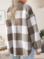 Justina | Geruite Damesjas met Pluche, Knoopsluiting en Lange Mouwen – Warme Herfst- en Winterjas