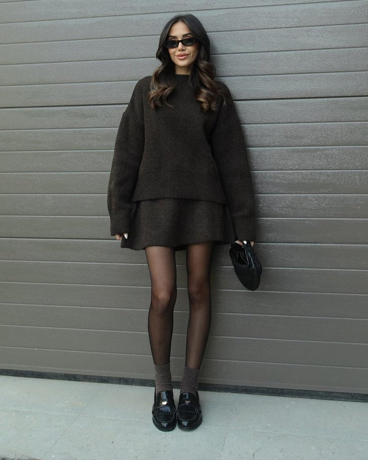 Cielora | Tweedelige set voor dames van geribbeld breiwerk: oversized trui en midirok met ronde hals