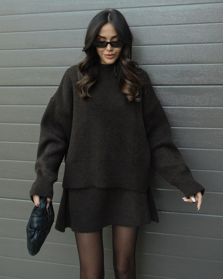 Cielora | Tweedelige set voor dames van geribbeld breiwerk: oversized trui en midirok met ronde hals