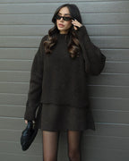 Cielora | Tweedelige set voor dames van geribbeld breiwerk: oversized trui en midirok met ronde hals