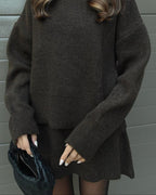 Cielora | Tweedelige set voor dames van geribbeld breiwerk: oversized trui en midirok met ronde hals