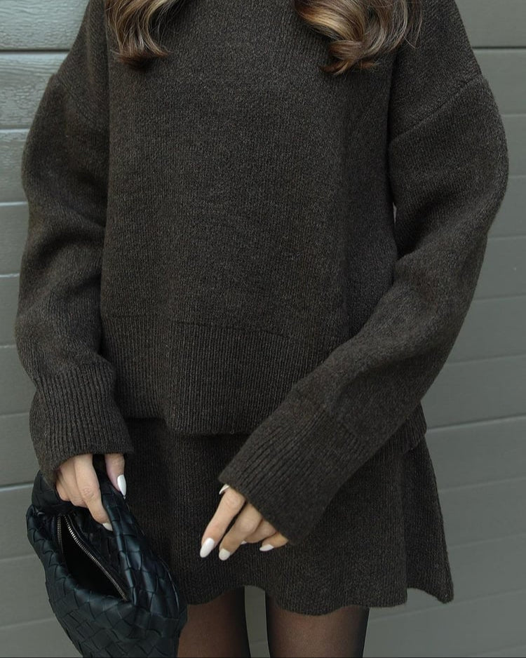 Cielora | Tweedelige set voor dames van geribbeld breiwerk: oversized trui en midirok met ronde hals