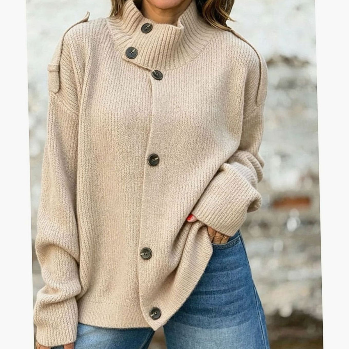 Ivet | Oversized gebreid vest voor dames met knoopsluiting aan de voorkant en opstaande kraag